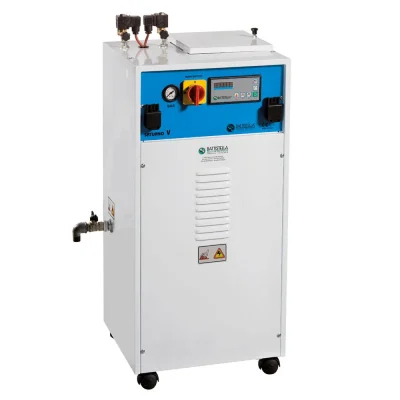Generator de abur profesional SATURNO V ECO 050205 cu boiler din inox 7 litri, rezervor de apă 10 litri, putere 4,4 kW, pentru utilizare intensivă – fier de călcat opțional